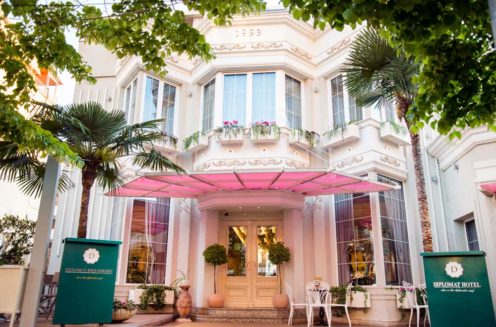 Stili neoklasik i Hotel Diplomat