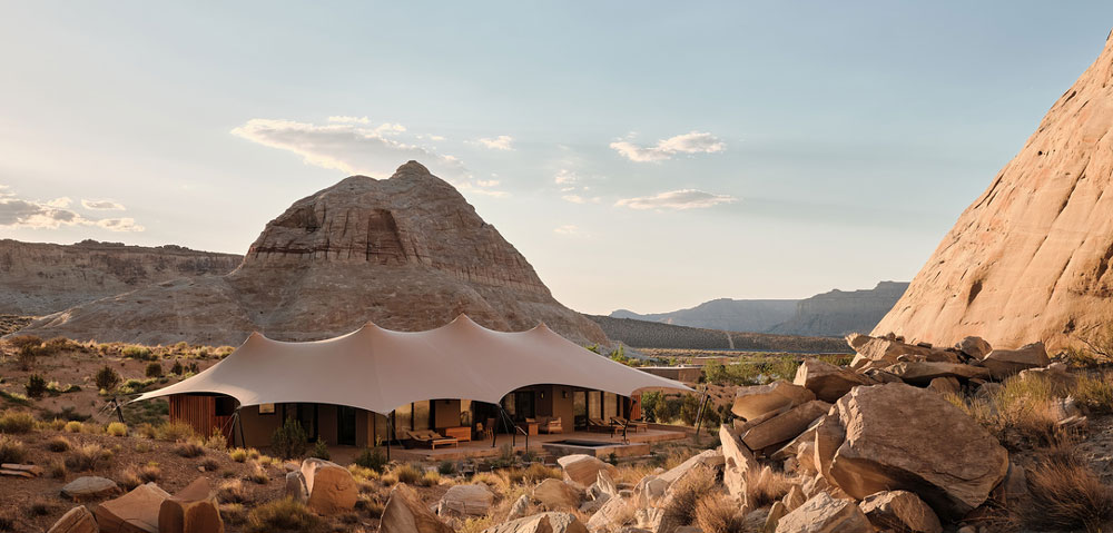 Një tendë luksoze në mes të shkretëtirës